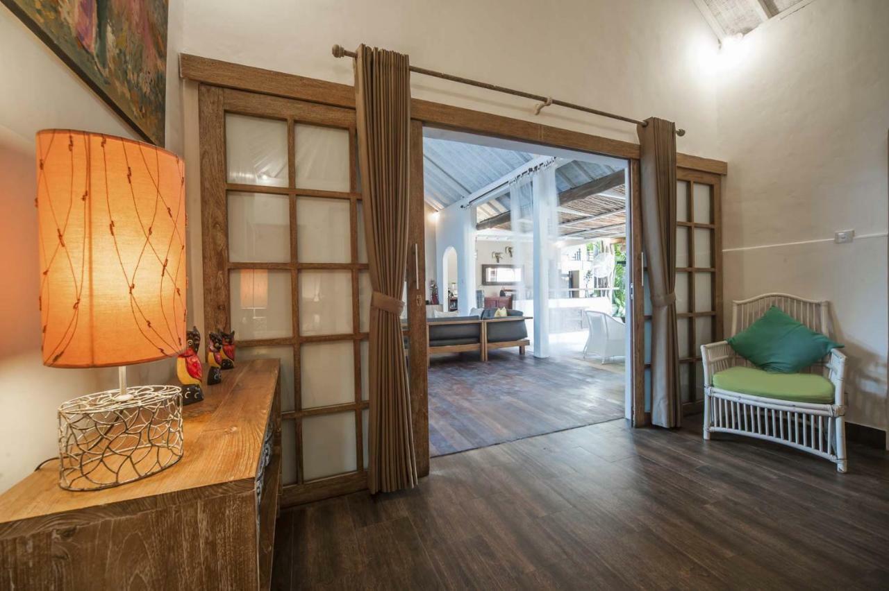 Coco Poco Villa Seminyak Buitenkant foto
