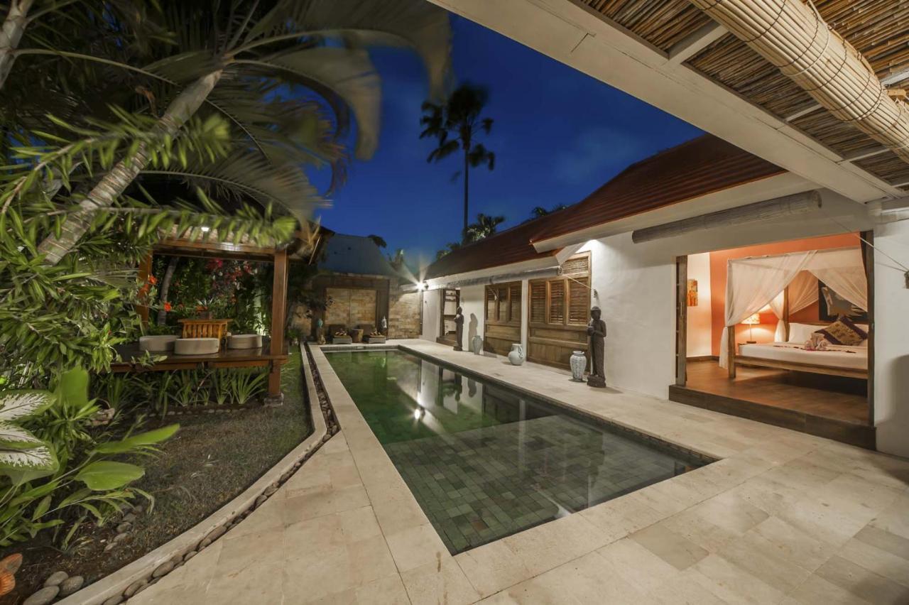 Coco Poco Villa Seminyak Buitenkant foto