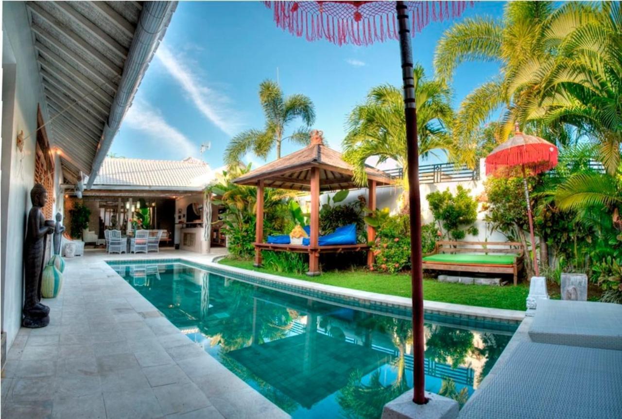 Coco Poco Villa Seminyak Buitenkant foto